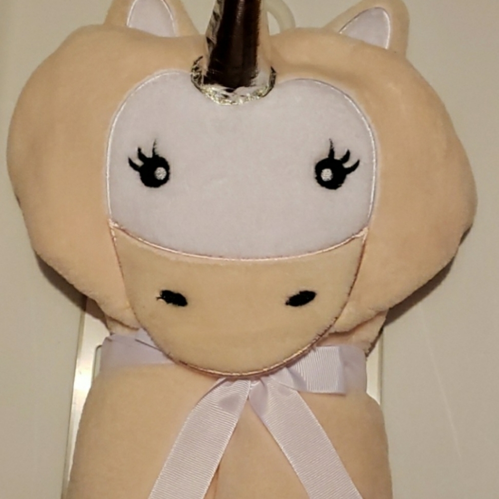 HP🎉NWT light pink Unicorn hooded baby blanket